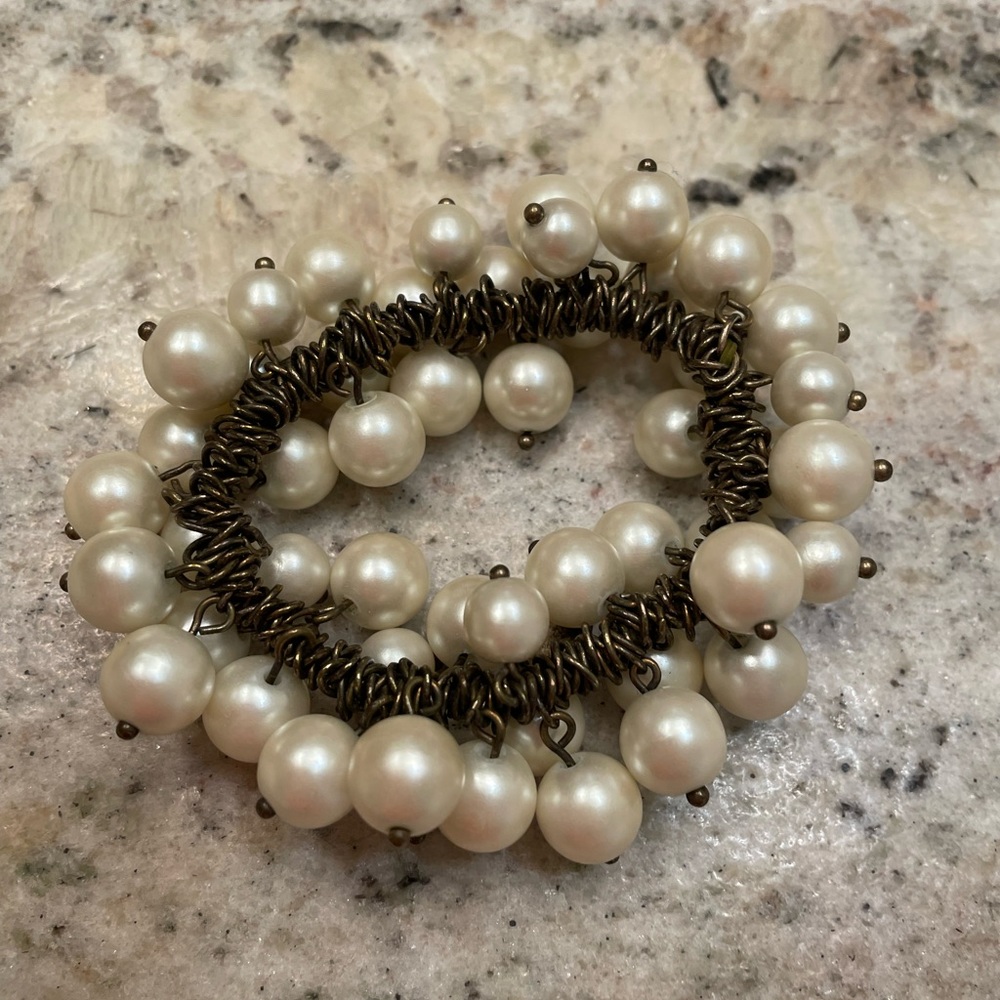 Jcrew faux pearl and gold toned stretch bracelet